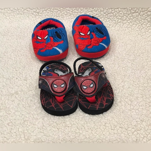Marvel SpiderMan Sandals & Slippers Set
Sandals Light Up Small 5 - 6 Toddler - Picture 4 of 10